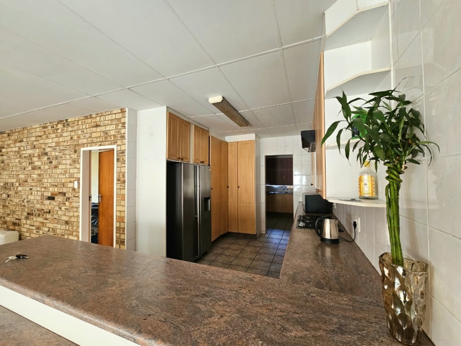 5 Bedroom Property for Sale in Kannoniers Park North West